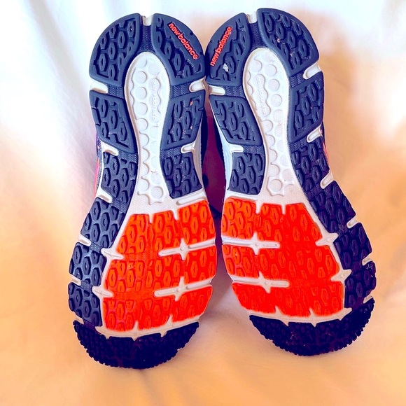 🌟 New Balance Sport Shoe - size 9 - Picture 3 of 6